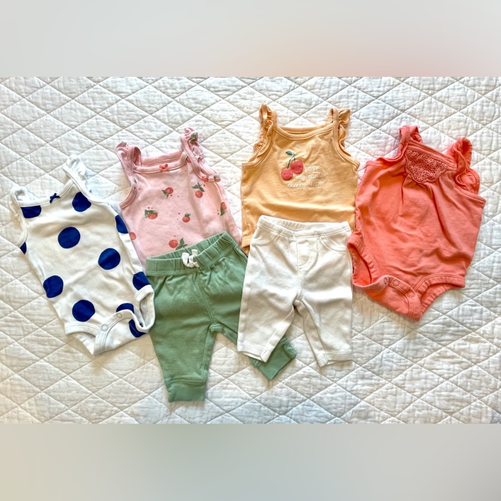 6 Pieces! Carter’s Newborn - 4 Onesies & 2 Pants